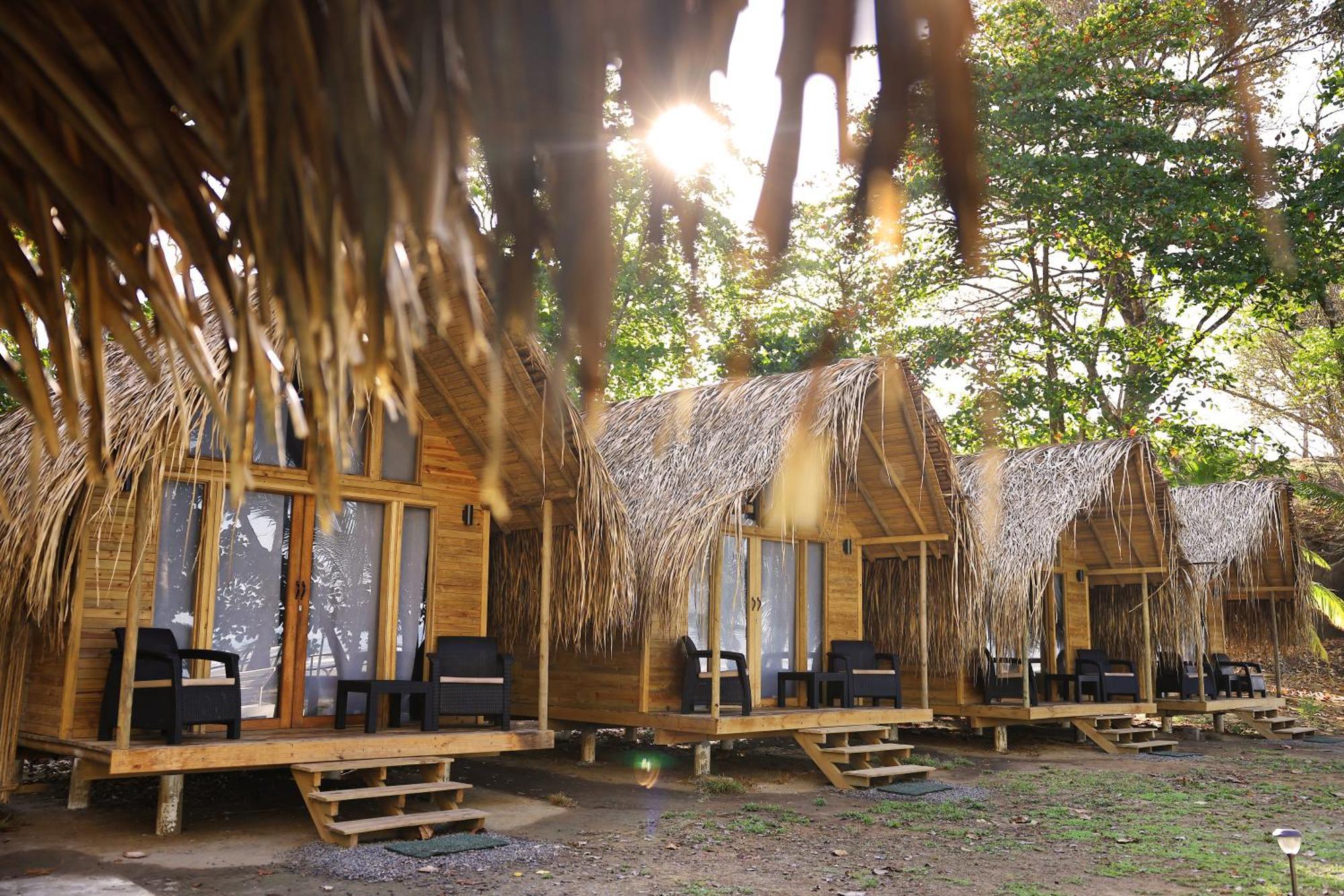 Hotel Oasis & Surf Camp Santa Catalina Extérieur photo